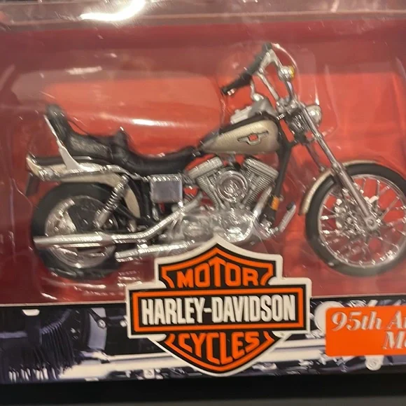 Harley Davidson Maisto Diecast 95th Anniversary Models Collectible Bikes 1:18 - Picture 5 of 14